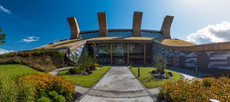 Tthe GSK Carbon Neutral Laboratory for Green & Sustainable Chemistry at the University of Nottingham, standing in landscaped gardens