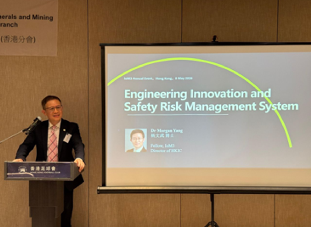 Dr Morgan Yang presenting 'Engineering Innovation and Safety Risk Management System'