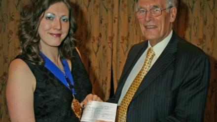 Photo B Elizabeth Klinkenberg of MIME hands cheque to David Elliott of MBT 350.jpg