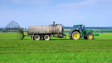 tractor spreading fertiliser_shutterstock_2105196209.jpg