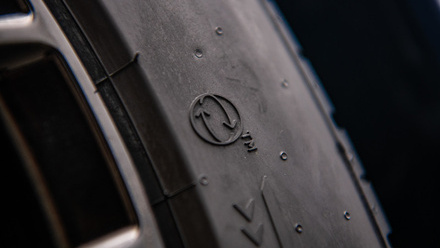800_pirelli-logo-bio-basedamprecycledmaterials.jpg