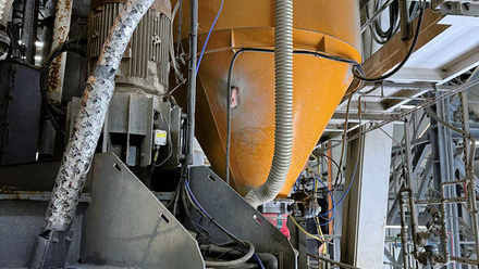 Co2 Nozzle in mixer copy.jpg