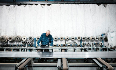 Hydro_aluminium worker.jpg