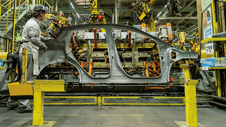 Nissan LEAF bodyside in the Nissan Body Shop_800x533.png