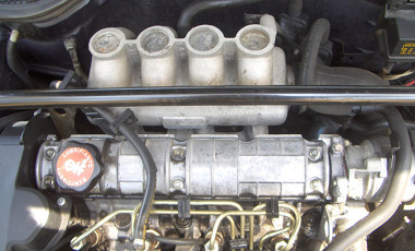 1024px-Moteur_renault_19d.jpg