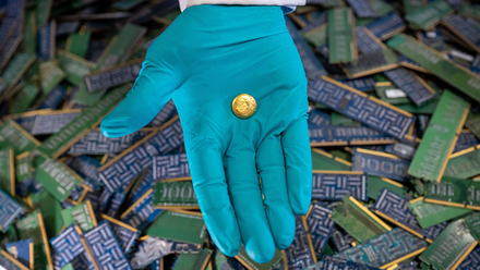 Hand holding gold_800x533.png
