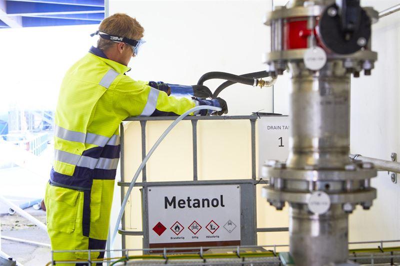 Stena Germanica tanking methanol