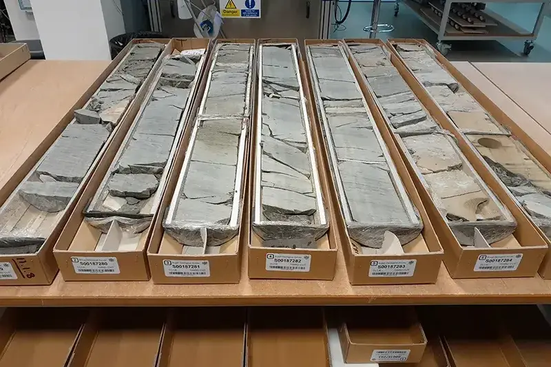 Long semi-cylinders of core samples of North Sea rock
