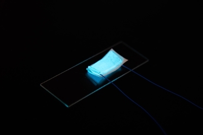 The stretchable material has high visible brightness and self-healing properties