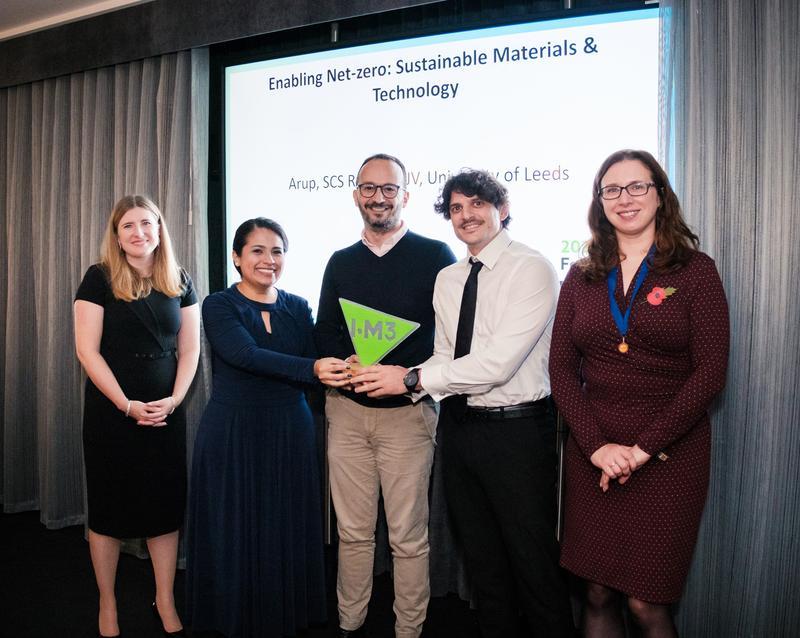 Representatives of ARUP, SCS Railways JV and the University of Leeds with one of the judges Sarah Connolly from the awards’ headline sponsor Innovate UK and IOM3 President Kate Thornton (right)