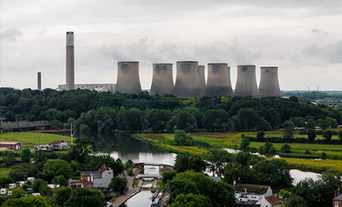 Ratcliffe_cooling_towers_river_credit_Uniper.jpg 1