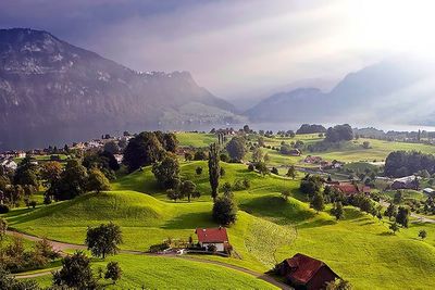 Die klimaneutrale Schweiz kann 30 % Kosten einsparen