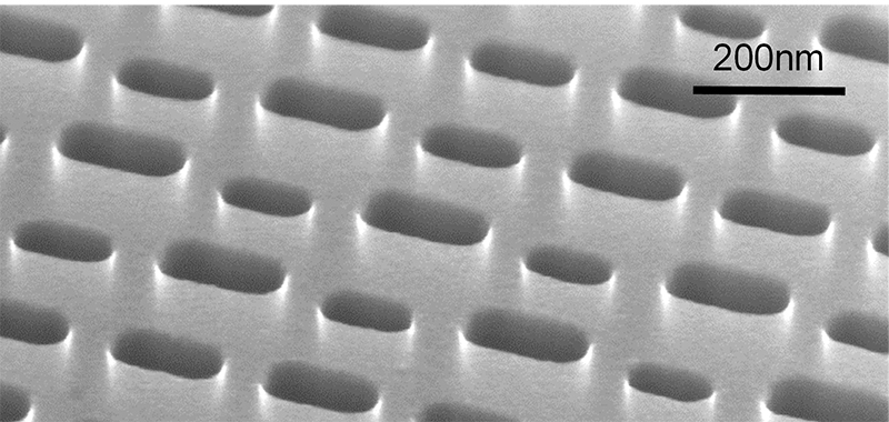 Scanning electron microscope image of dually modulated photonic crystals