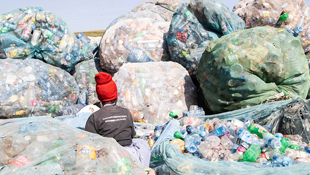 Sorting plastic bottles at Gioto Dumping site in Nakuru © James Wakibia (1).png