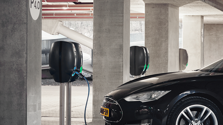 Large Screen 72 DPI-Vattenfall_Parking_Garage_Charging_Points_Tesla_vertical.png