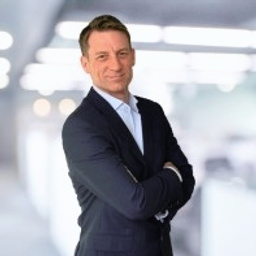 Dr Angus Maxwell