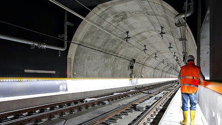 tunnel construction.jpg